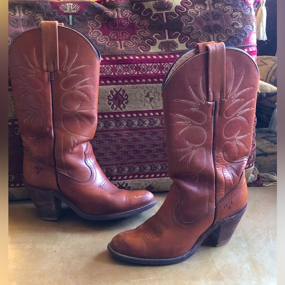 Frye Boots With 2 Color Stitching and Stacked 3 inch Heels. Woman’s Size 7 - Picture 10 of 14